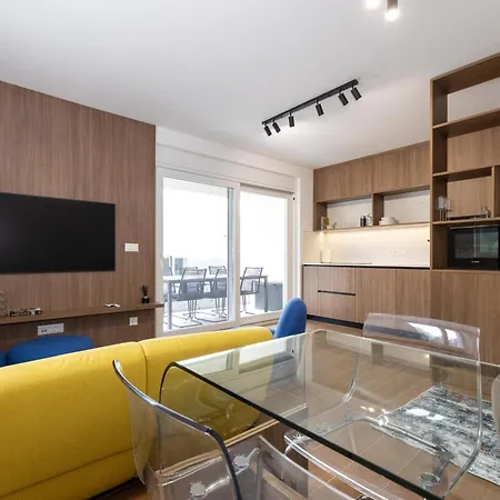 Petria Boutique Near Old Town Apartment